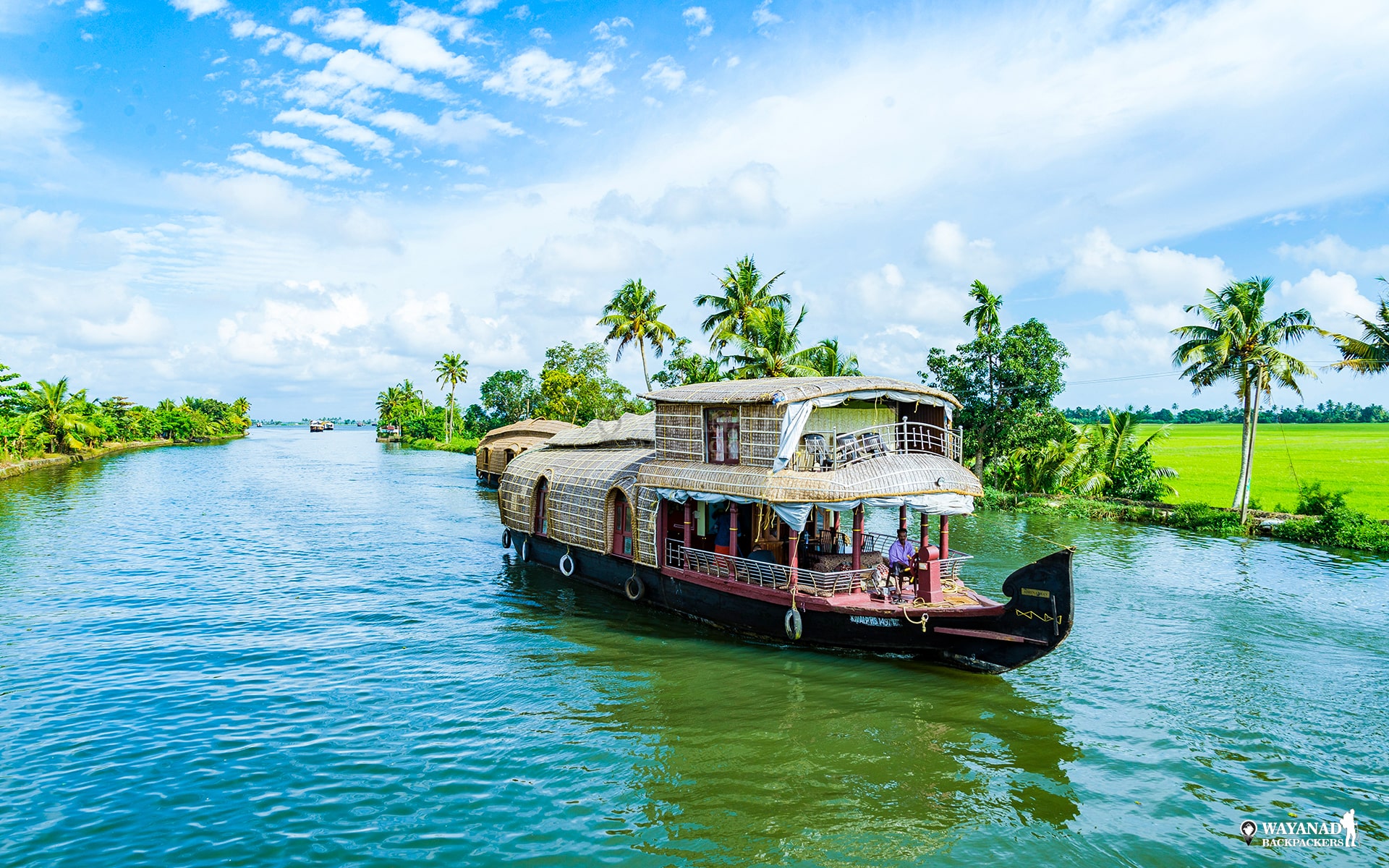 Read more about the article Deluxe Houseboats in Alleppey